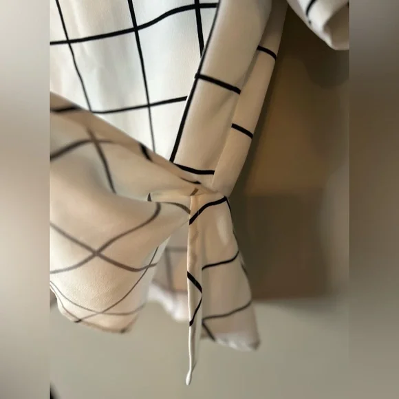 Banana Republic blouse - Picture 4 of 12